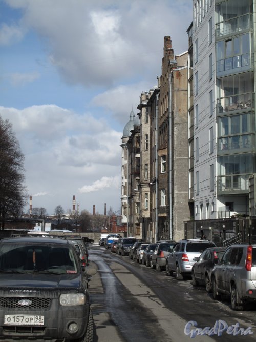 Таврическая ул. Вид на застройку улицы со Шпалерной ул. в сторону Таврического пер. Фото март 2014 г. 
