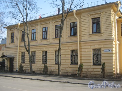 г. Пушкин, Леонтьевская ул., дом 9. Общий вид здания. Фото 10 марта 2014 г.