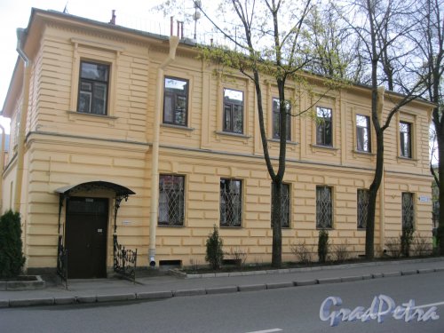 г. Пушкин, Леонтьевская ул., дом 9. Общий вид здания. Фото 5 мая 2014 г.