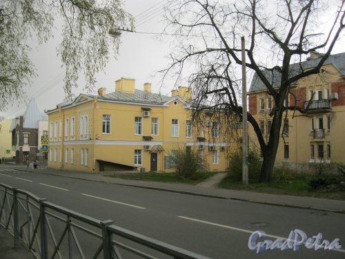 г. Пушкин, Леонтьевская ул., дом 13. Общий вид здания. Фото 5 мая 2014 г.