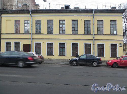 Звенигородская улица, дом 16, литера А. Фасад здания со стороны Звенигородской улицы. Фото 11 января 2014 года.