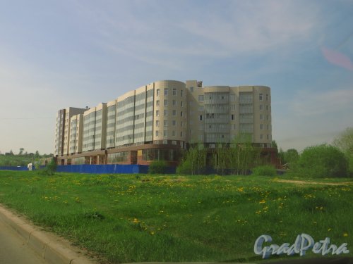 Чичеринская ул., участок 1 (севернее пересечения с Гостилицким шоссе). Общий вид строящегося жилого комплекса со стороны Ботанической улицы. Фото 19 мая 2014 года.