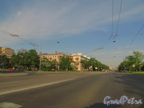 Перспектива Благодатной улицы от Ново-Измайловского проспекта в сторону Кубинской улицы. Фото 25 мая 2014 года.