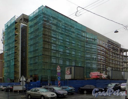 улица Кропоткина, дом 1. Строительство нового бизнес-центра «Сенатор». Вид со стороны перекрестка Кронверкской улицы и Пушкарского переулка. Фото 28 мая 2014 года.