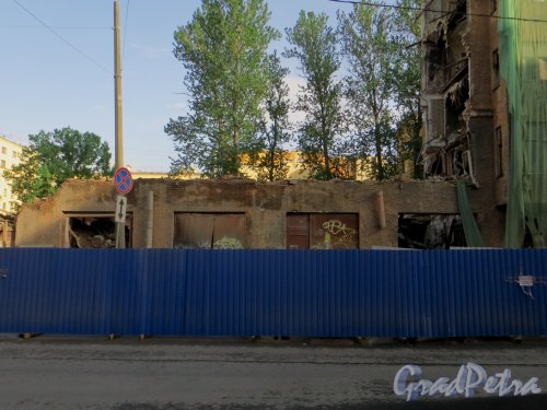 Сытнинская улица, дом 9. Левая часть здания после частичного сноса. Фото 5 июня 2014 года.