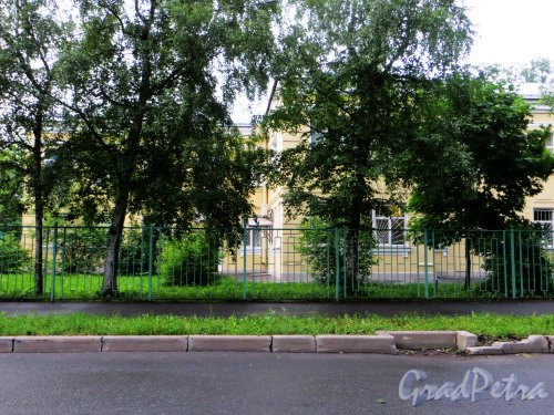 улица Одоевского, дом 23. Левая часть здания дома ребенка. Фото 7 июня 2014 года.