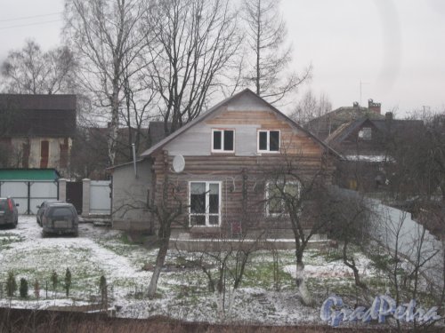Красное Село (Горелово), ул. Береговая, дом 2. Общий вид дома с Аннинского шоссе. Фото 4 января 2014 г.