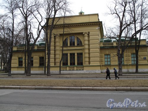 Кленовая ул., д. 2. Здание учебной электростанции Николаевской инженерной академии. Главный фасад. Фото март 2014 г.  
