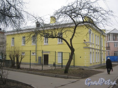 г. Павловск, Госпитальная ул., дом 17. Общий вид здания. Фото 5 марта 2014 г.