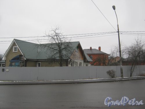 Красное Село (Горелово), ул. Коммунаров, дом 85. Общий вид с Аннинского шоссе. Фото 4 января 2014 г.