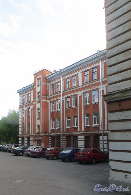 улица Одоевского, дом 12. Двор жилого дома. Фото 15 июня 2014 г.