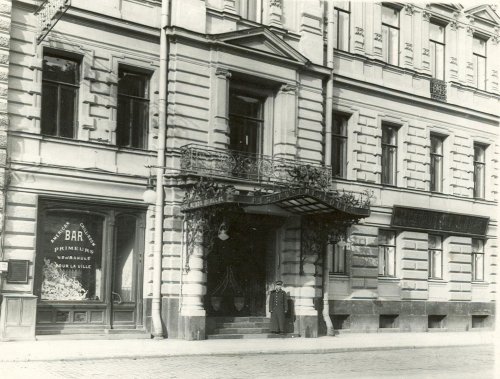 Большая Конюшенная улица, дом 27. Здание ресторана «Медведь». Фото начало 1900-х годов.