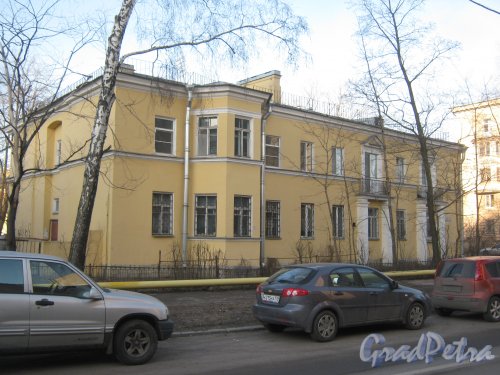 Ул. Зои Космодемьянской, дом 21 (ул. Губина, дом 23). Общий вид здания. Фото 26 февраля 2014 г.