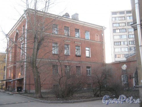 Севастопольская ул., дом 26. Общий вид здания со стороны двора. Фото 26 февраля 2014 г.