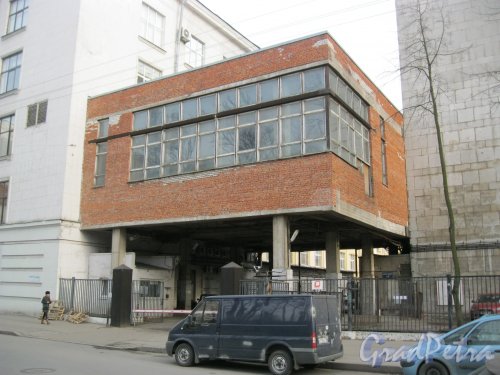 Ул. Рентгена, дом 5а. Фрагмент здания. Вид с чётной стороны улицы. Фото 2 апреля 2014 г.