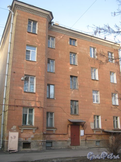 Ул. Зои Космодемьянской, дом 12. Фрагмент здания со стороны двора. Фото 26 февраля 2014 г.