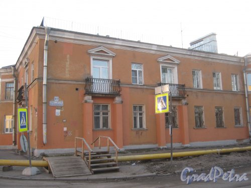 Ул. Зои Космодемьянской, дом 8 (Турбинная ул., дом 17). Общий вид здания со стороны фасада. Фото 26 февраля 2014 г.
