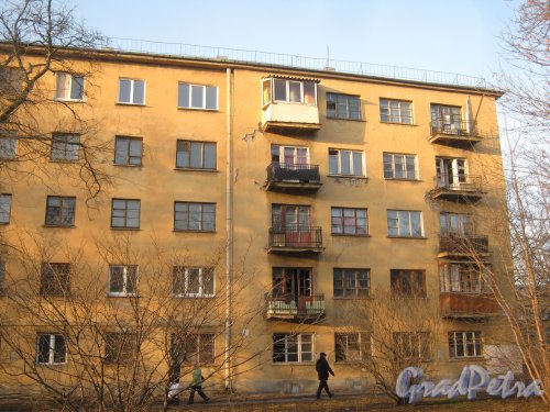 Оборонная ул., дом 15. Фрагмент фасада здания. Фото 26 февраля 2014 г.