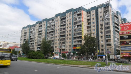 Улица Уточкина, дом 1, корпус 1. Фото 10 июля 2014 года.