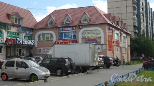 Улица Уточкина, дом 3, корпус 1. Фото 10 июля 2014 года.
