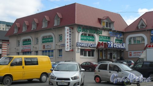 Улица Уточкина, дом 3, корпус 2. Фото 10 июля 2014 года.