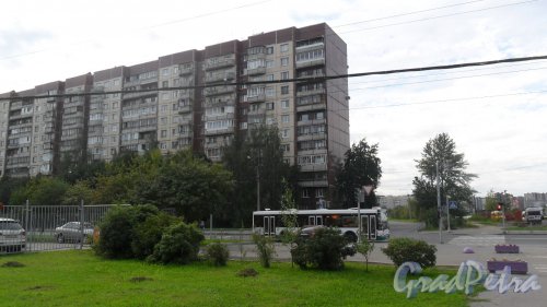 Улица Маршала Новикова, дом 10, корпус 1. 12-этажный дом 137 серии. Фото 3 сентября 2014 года.