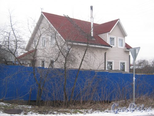 Красное Село (Горелово), Школьная ул., дом 8 (Аннинское шоссе, дом 18). Одно из зданий на территории. Фото 4 января 2014 г. 