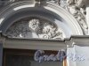 Бол. Морская ул., д. 45. Особняк В. Ф. Гагариной. Навершие окна. Фото апрель 2014 г.
