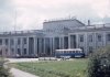 Здание аэровокзала «Пулково».  Вид со стороны Стартовой улицы. Фотография Лоренса Манфи. 1959 год.