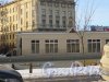 улица Академика Крылова, дом 3. Фасад торговых павильонов со стороны набережной Чёрной речки. Фото 11 февраля 2015 года.