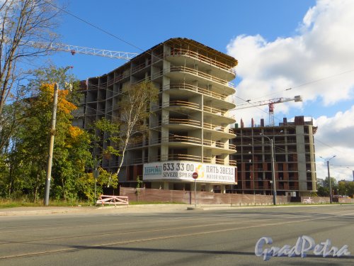 Улица Жукова, дом 1, лит. В. Строительство жилого комплекса «Пять звёзд». Фото 13 сентября  2014 года.