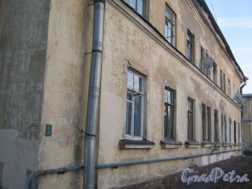 Севастопольская ул., дом 3. Фрагмент здания. Фото 26 февраля 2014 г.