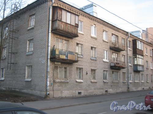 Севастопольская ул., дом 6. Вид со стороны дома 7. Фото 26 февраля 2014 г.