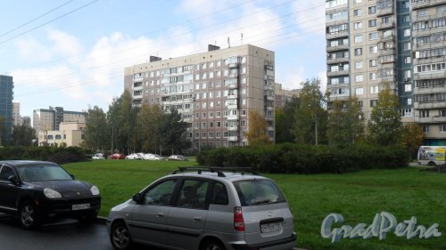 Улица Маршала Новикова, дом 6, корпус 1. Фото 01 октября 2014 года.