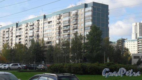 Улица Маршала Новикова, дом 2, корпус 1. Фото 01 октября 2014 года.