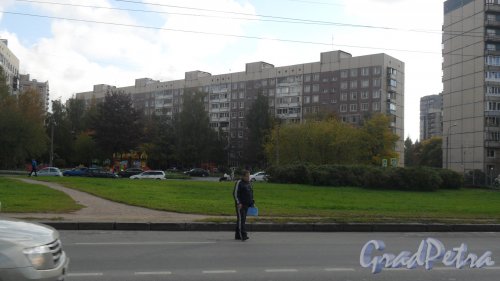 Улица Маршала Новикова, дом 3. 9-этажный дом серии 504. Фото 01 октября 2014 года.