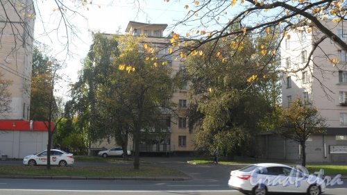 Краснопутиловская улица, дом 51. Фото 3 октября 2014 года.