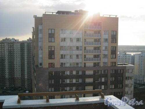 Мебельная ул., дом 35, корпус 2. Общий вид с крыши дома 2 по Лыжному пер. Фото 14 апреля 2014 г.