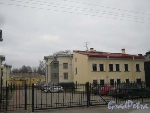 г. Павловск, ул. 1-го Мая, дом 12. Вид со стороны фасада. Фото 5 марта 2014 г.