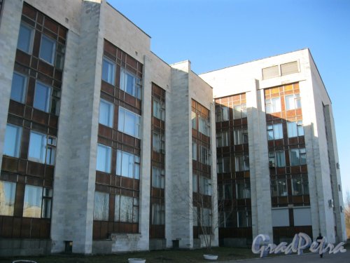 г. Петергоф, ул. Ульяновская, дом 1. Фрагмент здания. Фото 9 апреля 2014 г.