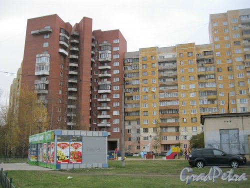 Ул. Маршала Захарова, дом 30. Фрагмент фасада здания. Фото 31 октября 2014 г.
