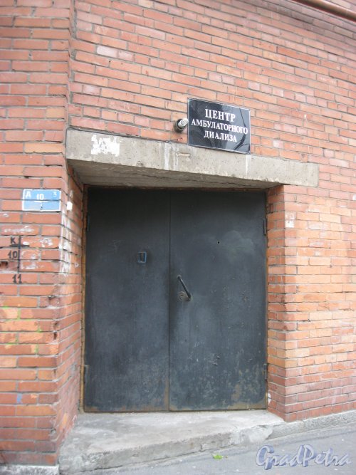 Ул. Циолковского, дом 3. Вход со стороны фасада. Фото 26 октября 2014 г.