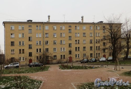 Улица Трефолева, дом 16, литера А. Общий вид фасада со стороны проспекта Стачек. Фото 29 ноября 2014 года.