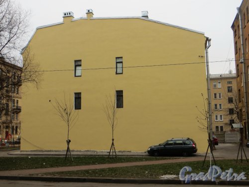 Улица Трефолева, дом 18, литера А. Брандмауэр здания со стороны проспекта Стачек. Фото 29 ноября 2014 года.