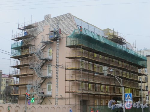 Смоленская ул., дом 27. Надстройка мансардного этажа. Фото 17 декабря 2014 года.