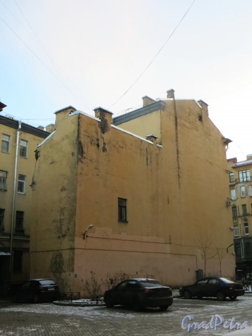  4-я Советская улица, дом 14, литера А. Брандмауэр жилого дома со стороны сквера. Фото 24 декабря 2014 года.