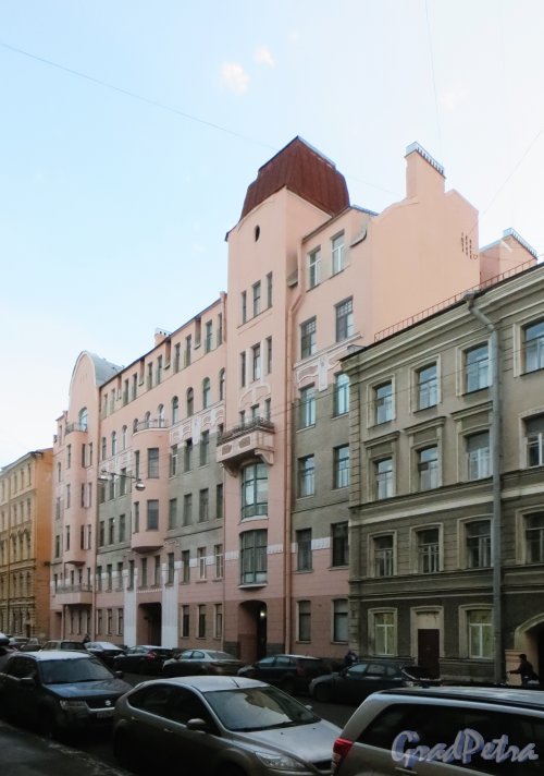 5-я Советская улица, дом 7-9, литера А. Общий вид фасада жилого дома. Фото 24 декабря 2014 года.