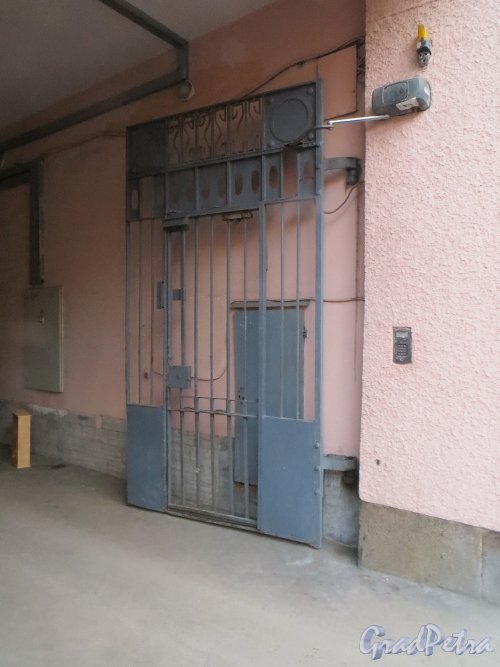 5-я Советская улица, дом 7-9, литера А. Ворота. Фото 24 декабря 2014 года.