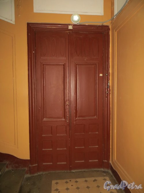 5-я Советская улица, дом 7-9, литера А. Оригинальная дверь в квартиру. Фото 24 декабря 2014 года.