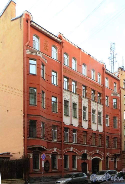 5-я Советская улица, дом 16. Фасад здания. Фото 24 декабря 2014 года.